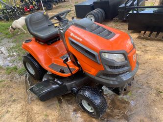 TRACTOR MUY BUENAS CONDICIONES SE VENDE O SE CAMBIA POR MINI BIKE-GO KART-4 WHEELER MISMO PRECIO TRABAJA TODO BIEN SOLO TIRA ACEITE NESESITA CAMBIAR U