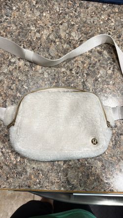 Lululemon cross body purse NWOT