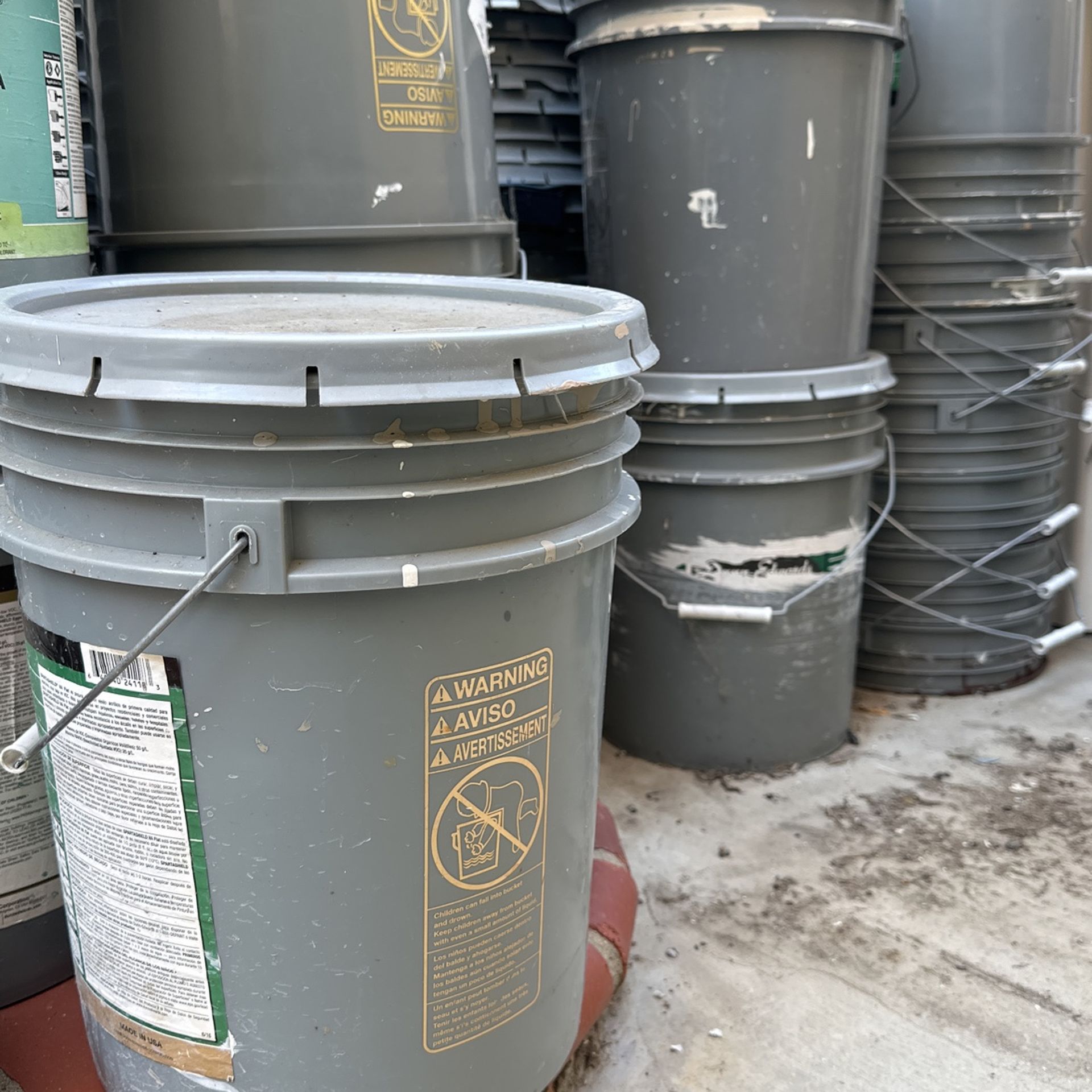 Empty Paint Buckets Lid FREE for Sale in Chino Hills, CA OfferUp