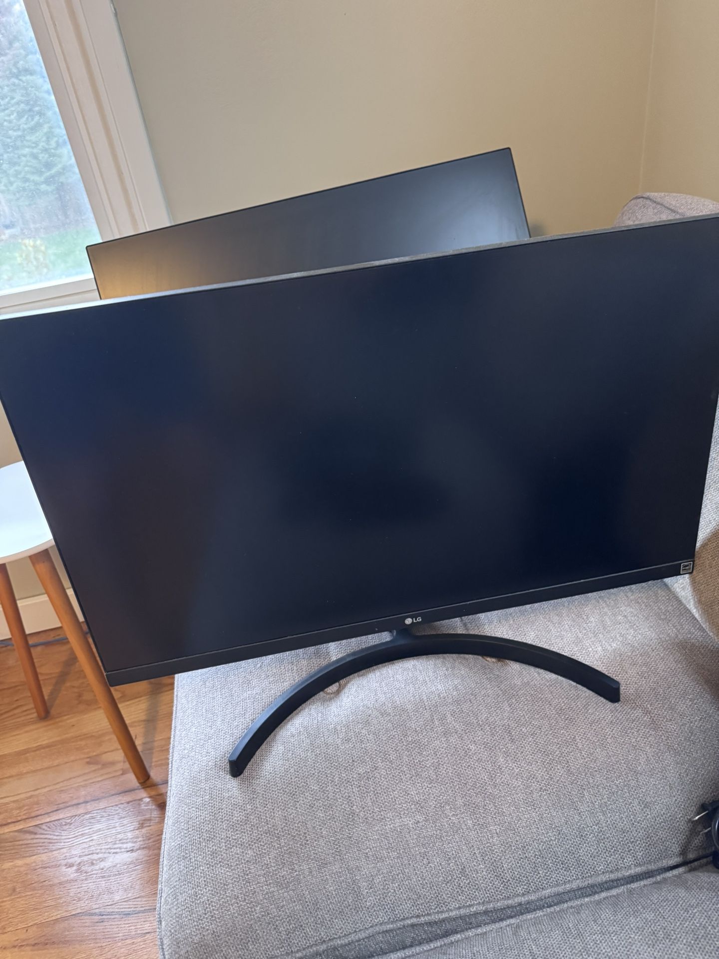 27“ LG Monitors