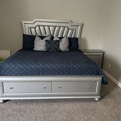 King Bedroom Set / Juego De Cuarto