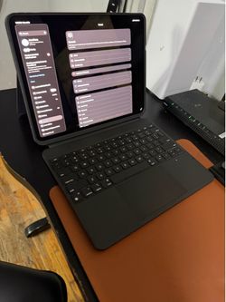 iPad Pro 13” M4 256 GB  & Detachable Bluetooth Keybaord