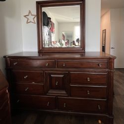 Dresser With Mirror