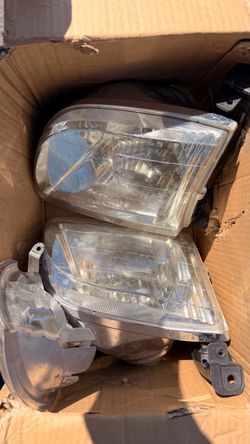 Headlights Toyota Tundra 2000-2004