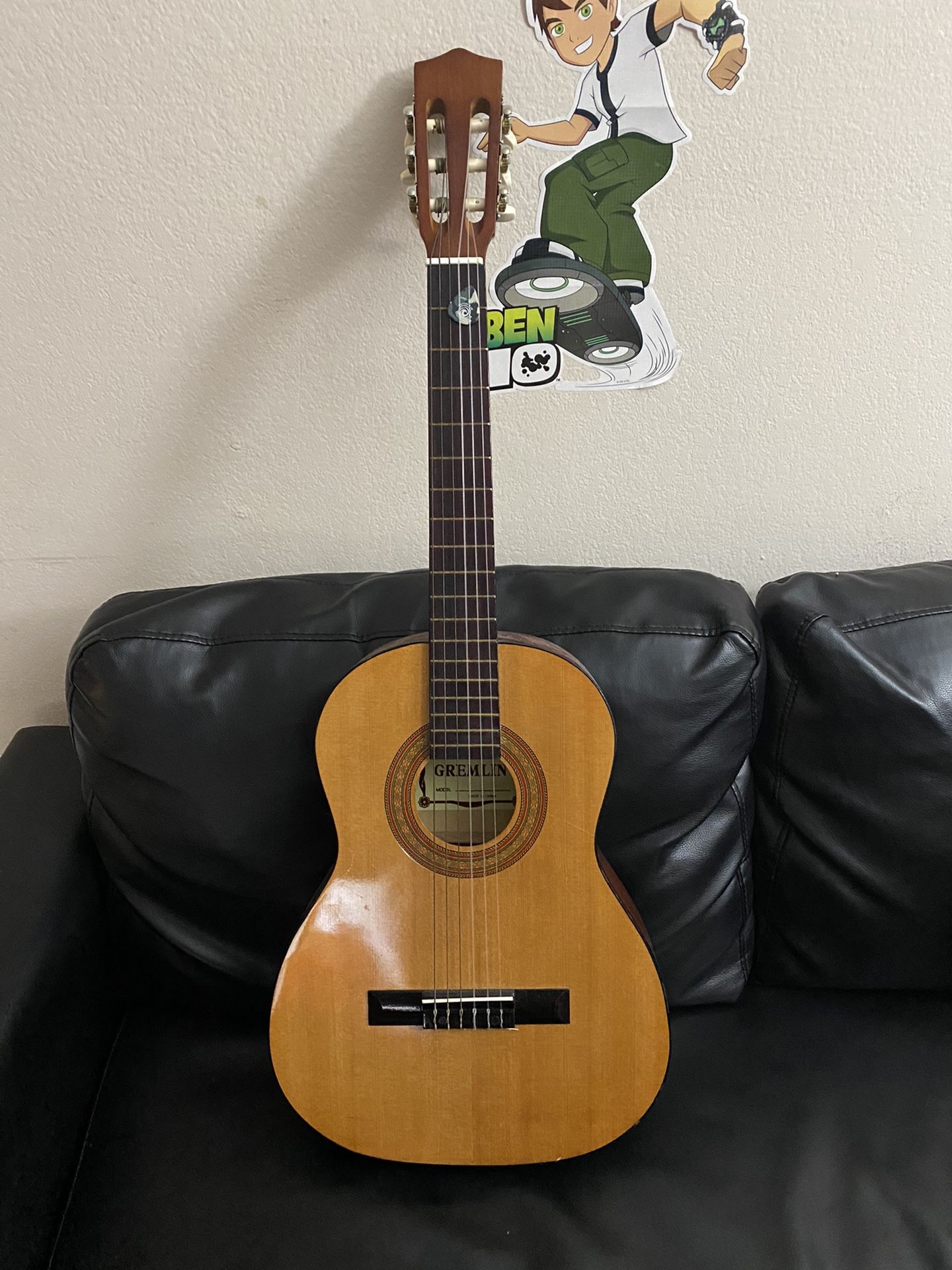 Guitar acoustic in good condition