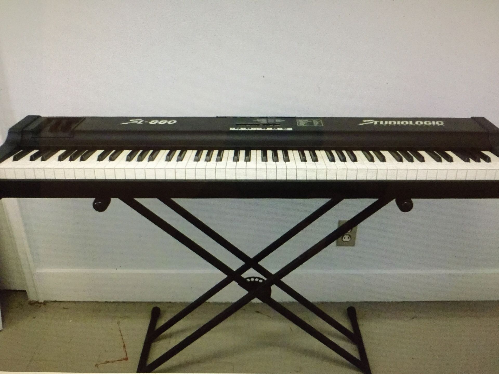 Fatar Studiologic SL-880 88-key MIDI hammer-weighted controller keyboard