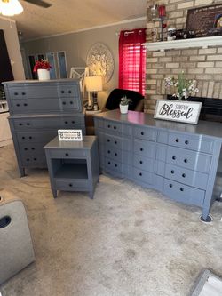 ✨✨GORGEOUS GRAY SOLID WOOD DRESSERS WITH MATCHING NIGHTSTAND ✨✨