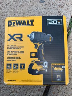 DeWalt 20V XR 1/2" Impact Wrench Kit DCF891PBP1 $200