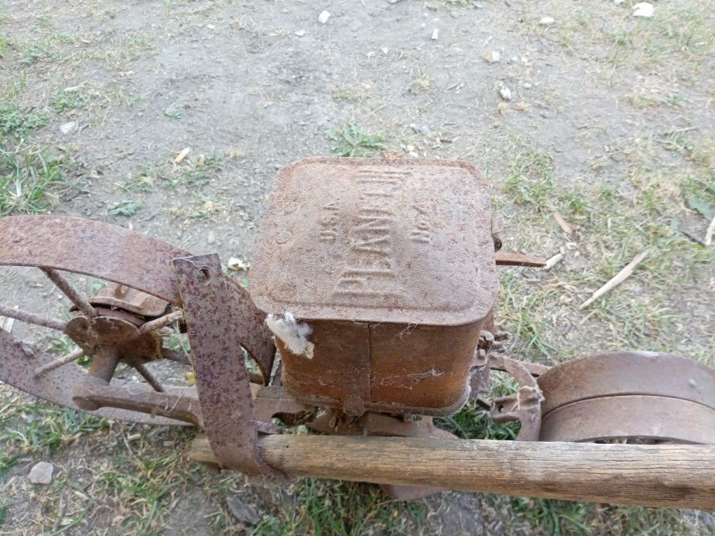 Number 4 Jr Planter Drill Seeder