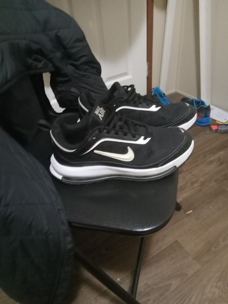 Nikes Size 10