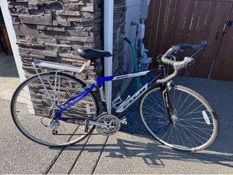Fuji Newest 3.0 Road Bike (42cm) – Lightweight Commuter 🚴‍♀️
