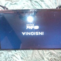 Insignia 32-in Flat Screen TV  *Never Used *