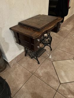 Singer Sewing Machine 