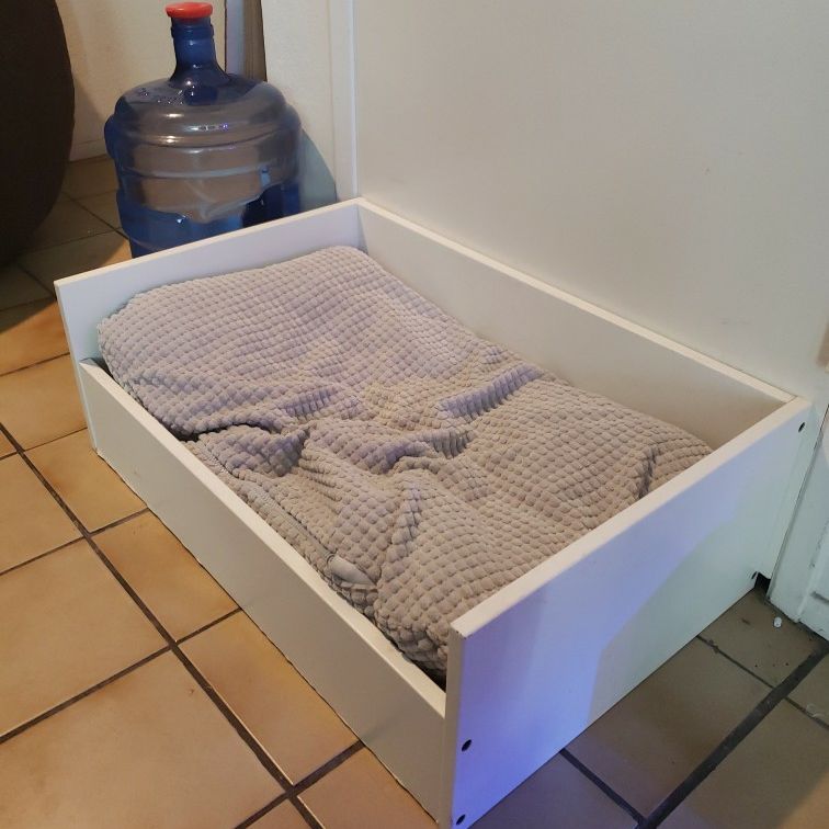 IKEA LURVIG, Pet Bed With Pad, White, Pink Triangle, You Can Use The