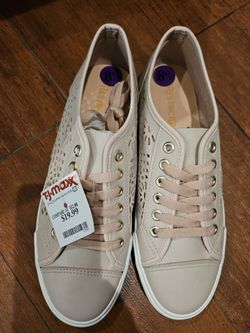 Women's shoes size 8