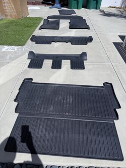 Rivian R1S Liner X all weather floor mats