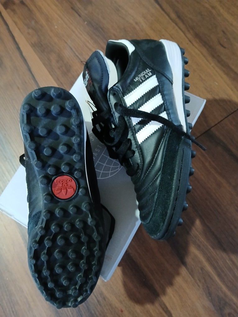 Adidas Mundial Team Size 6 6.5 Y 7.5 $120