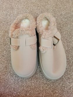 Sherpa-Lined Buckle Clog Slippers. Size 8