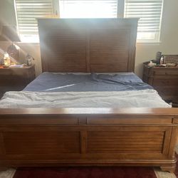 King Size Platform Bed Frame With  Drawers (4)  Mattress Not Included 