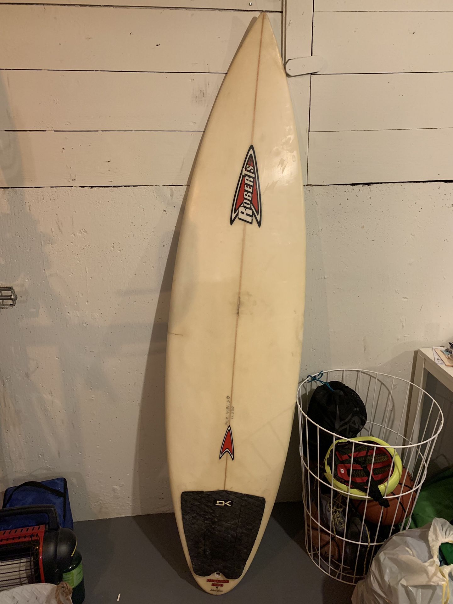 Roberts surfboard 6’5”