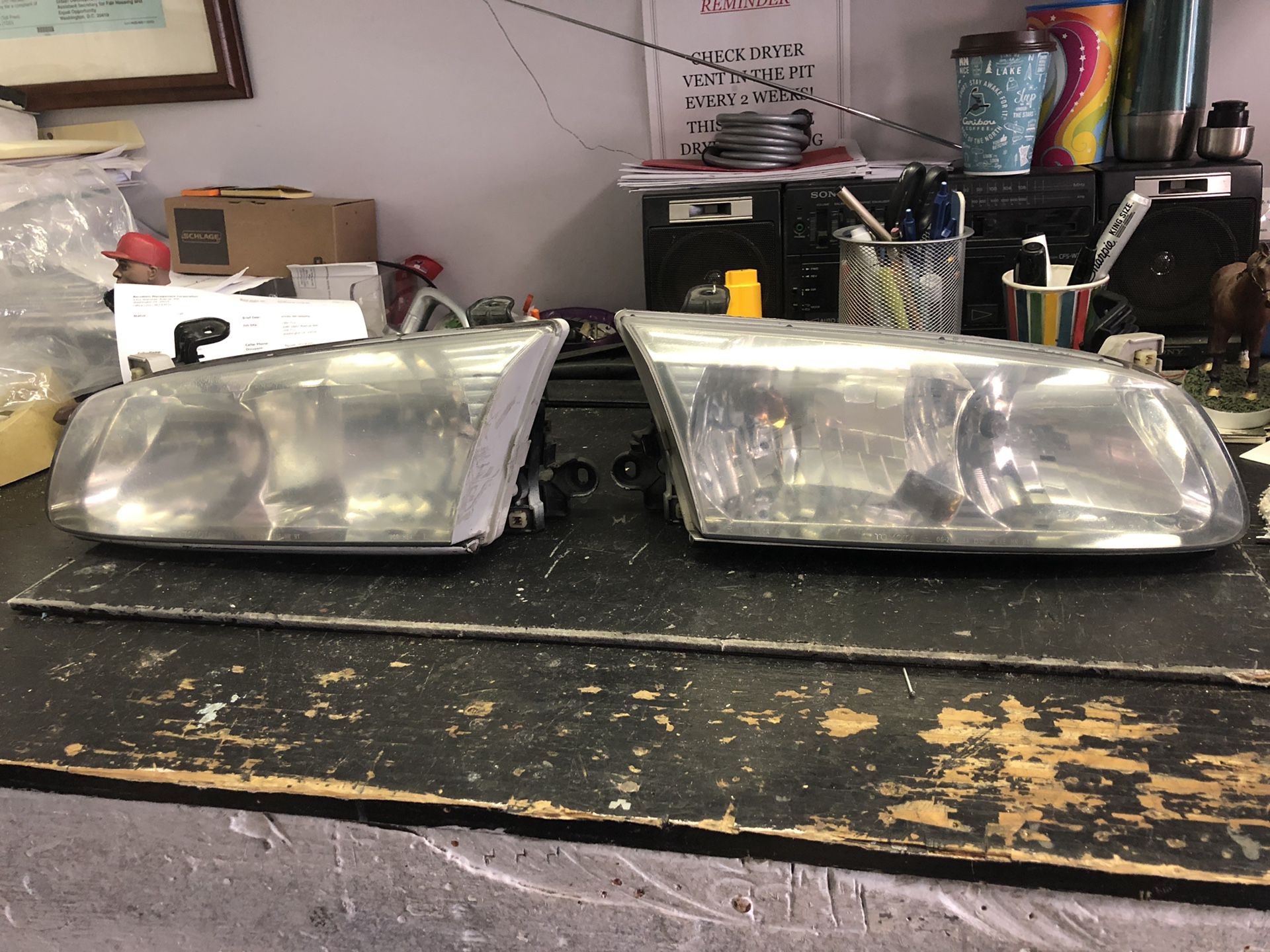 2000-2001 Toyota Camry Headlight Assembly - used Pair (Both Driver and Passenger Sides)