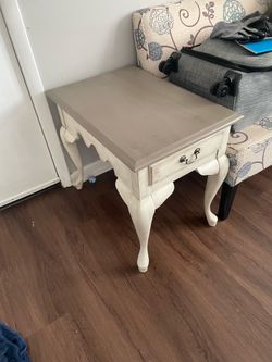 Set of end tables
