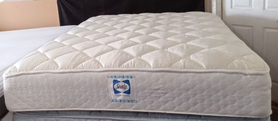 Full Size Mattress (Colchón Full Size)