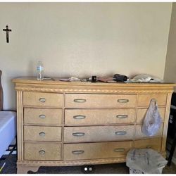 Dresser W/mirror