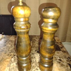Salt Shaker And Pepper Mill "Vintage" Japan*