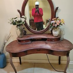 Table Antique With mirror