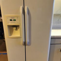 2014 FRIGIDAIRE REFRIGERATOR