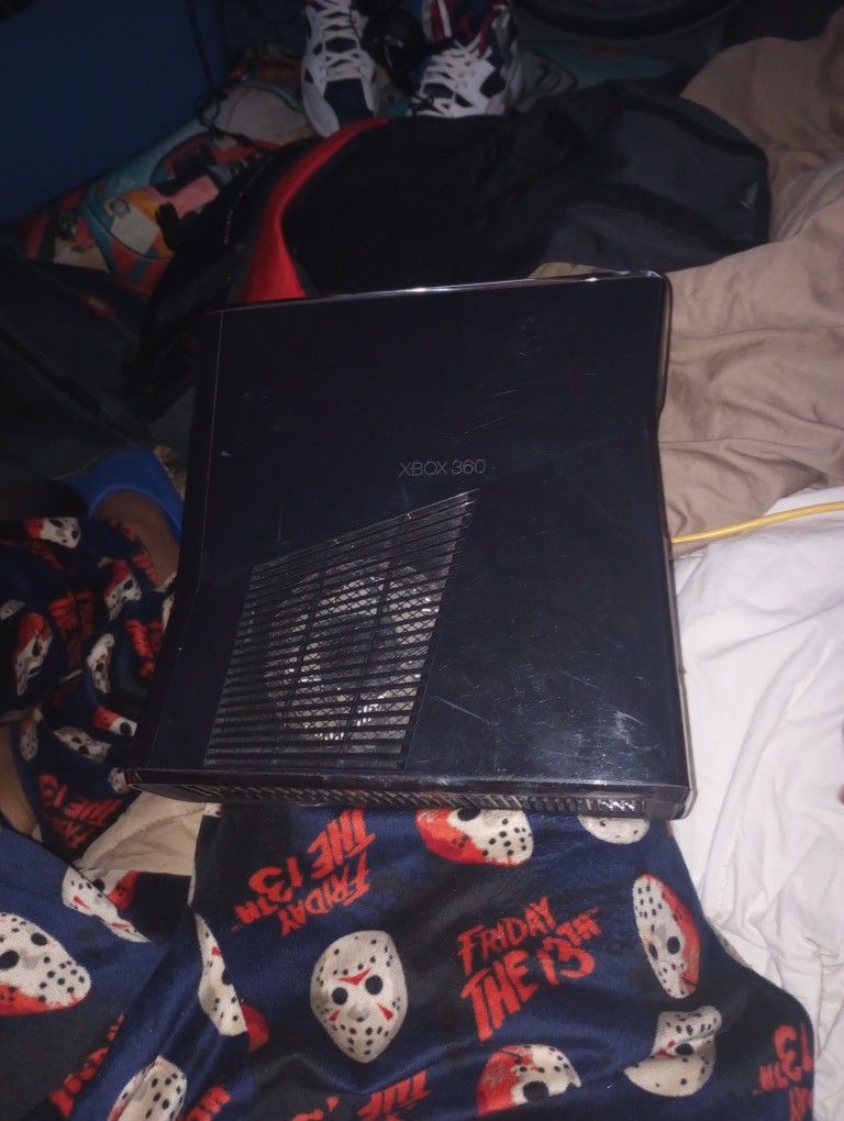 Xbox 360 (No Cords Or Controllers)