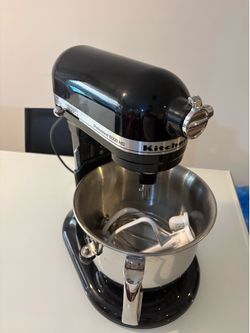 KitchenAid Artisan Cast Iron Black 6-Quart Tilt-head Stand Mixer