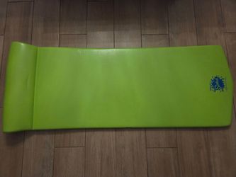 Swimming pool float mats