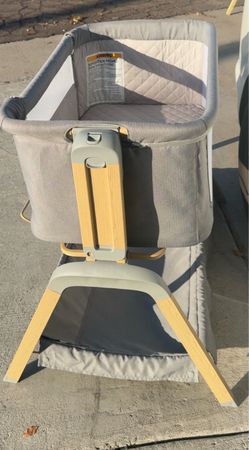Jim glo bedside sleeper and rocking bassinet