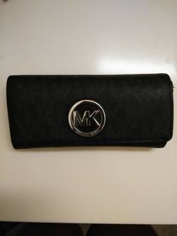 Michael Kors Fulton Carryall Wallet