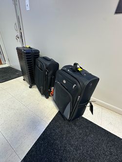 Good quality suitcases of 20”and 24”