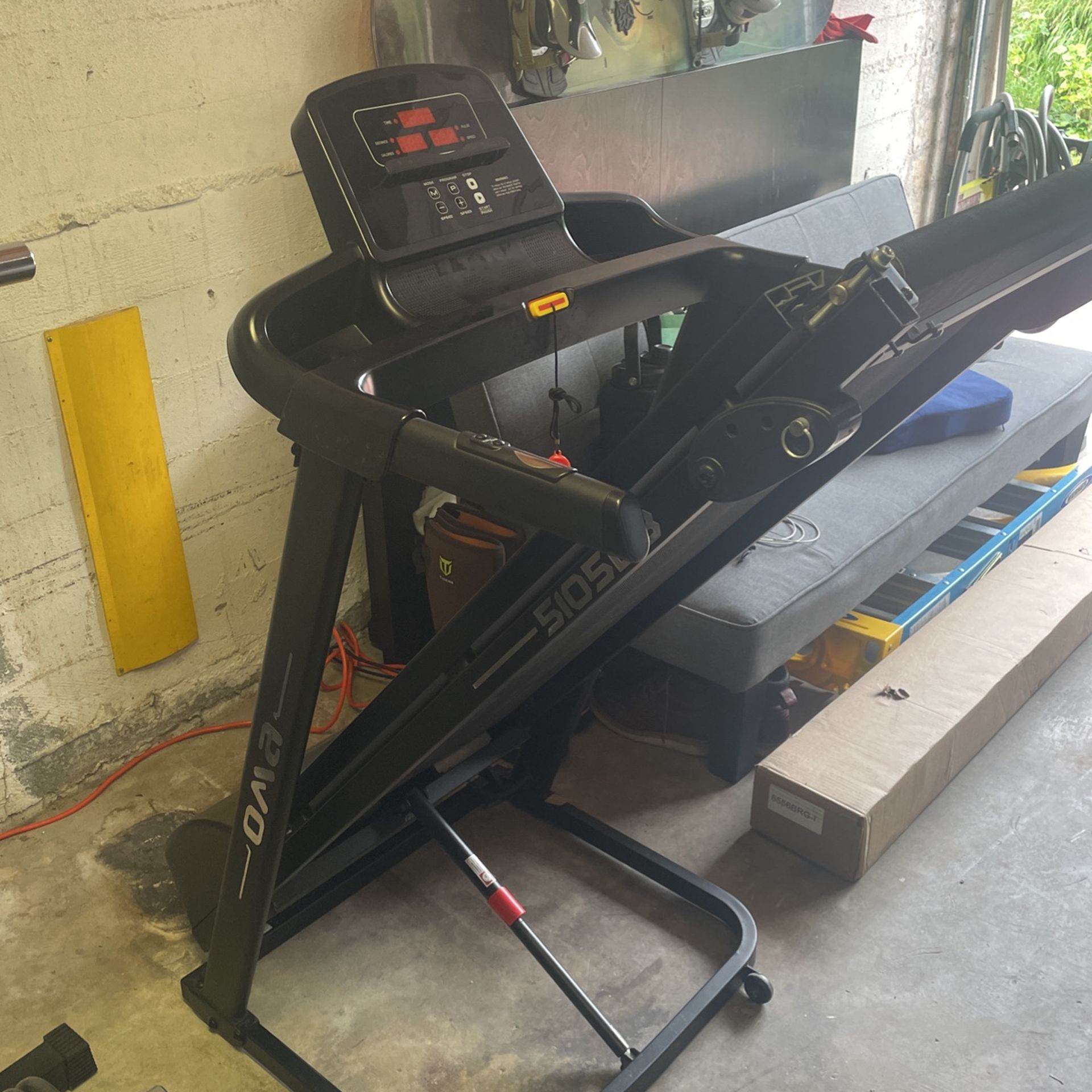 OMA 5105EB Treadmill