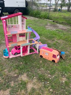 Barbie dollhouse with accessories