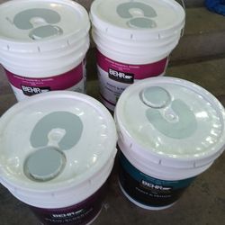 Pinturas behr semigloss para la casa $400 x las 4 cubetas