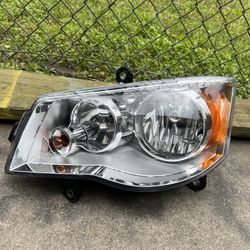 2009-2015 Chrysler Town N Country Headlight Driver Left Side 
