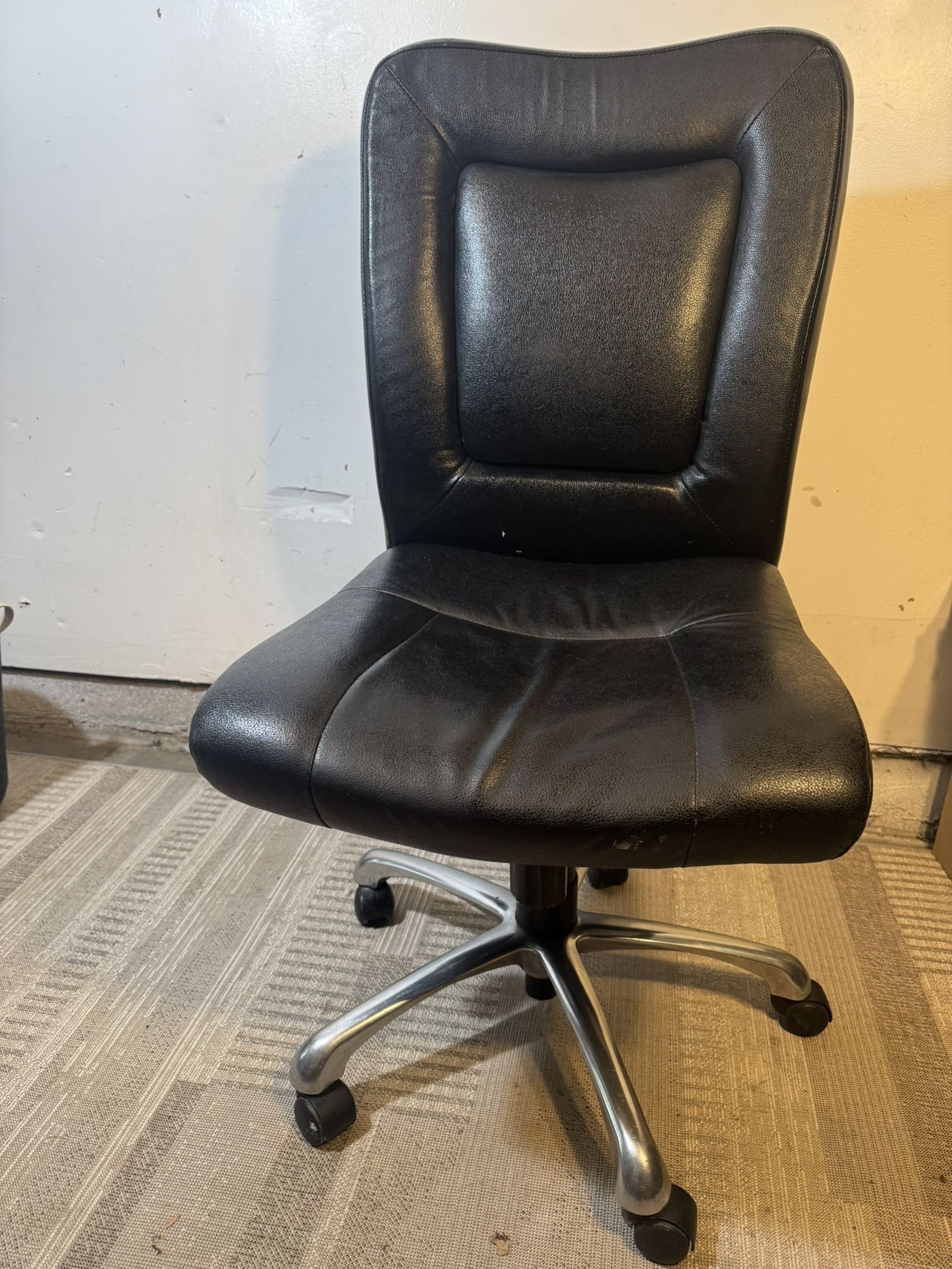 OFFICE CHAIR