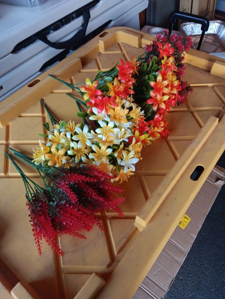 New Plastic  Flowers 12 Pc