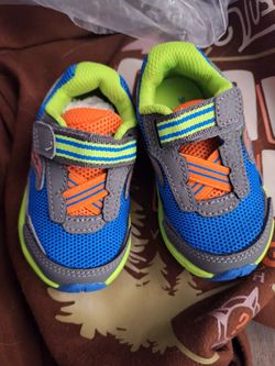 Kid toddler shoes size 4