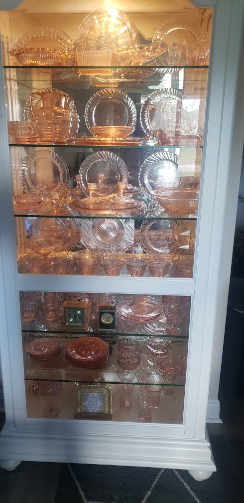 Pink depression glass roughly a 100 pieces