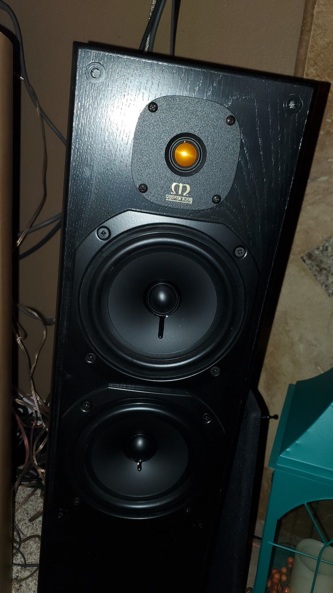 Monitor audio floorstanding loudspeakers. Model: Monitor 4