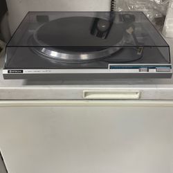 Hitachi Turn Table 
