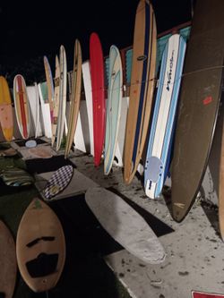 TO MANY SURFBOARDS
