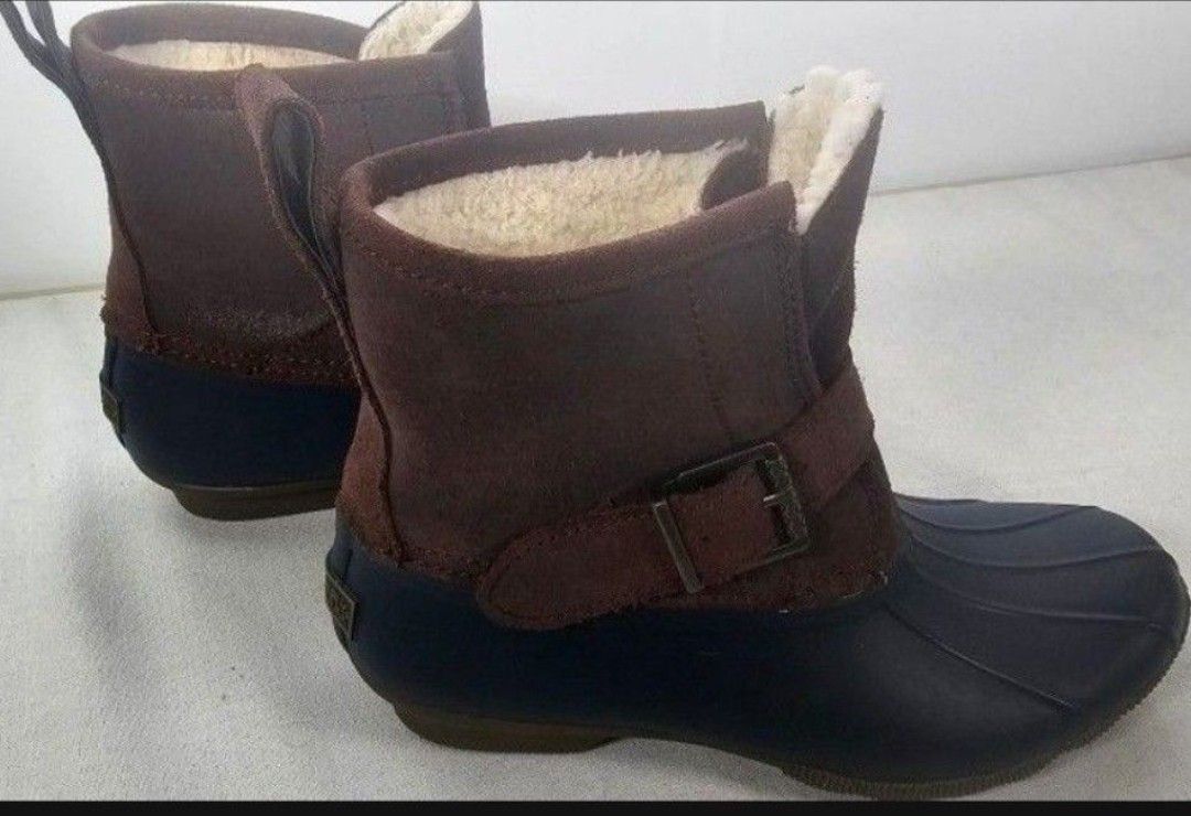 Women’s Sperry Topsider Waterproof Boots. - Size 6M