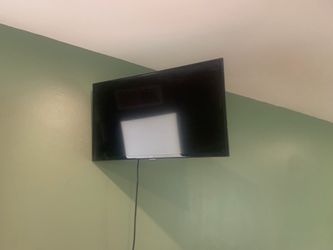Amazon Fire TV 40 Inches and Wall Mount
